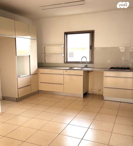 דירה, הלוטוס, קרית הפרחים - 2005, רעננה