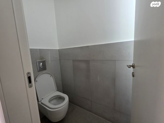 גג/ פנטהאוז, ד' / מערב מרכז העיר, רחובות