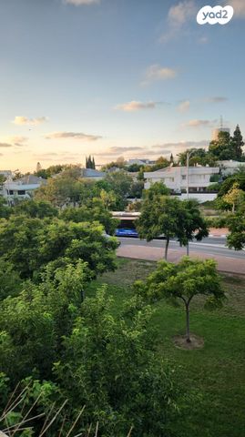 דירה, הלוטוס, קרית הפרחים - 2005, רעננה