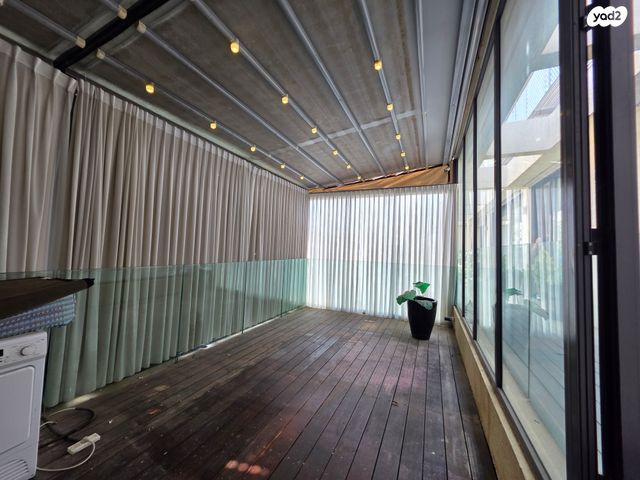 גג/ פנטהאוז, ד' / מערב מרכז העיר, רחובות