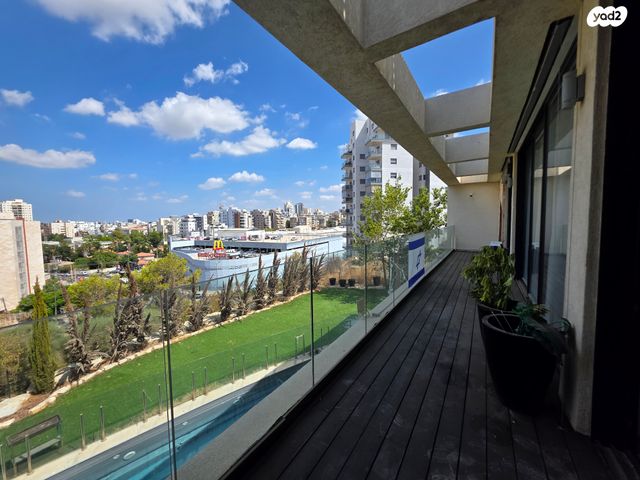 גג/ פנטהאוז, ד' / מערב מרכז העיר, רחובות