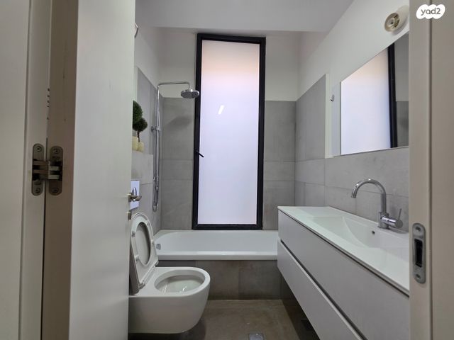 גג/ פנטהאוז, ד' / מערב מרכז העיר, רחובות