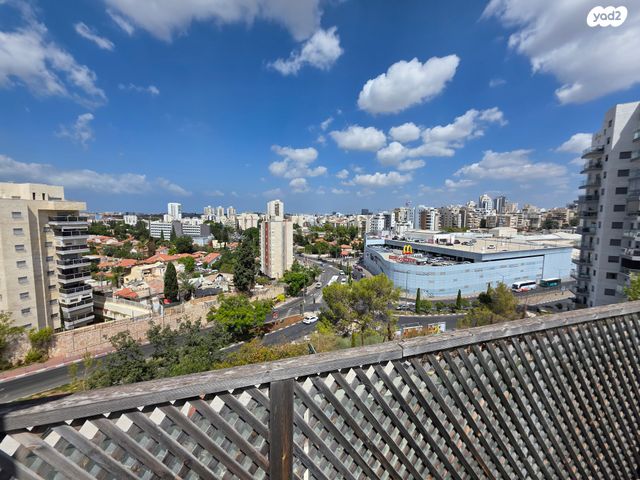 גג/ פנטהאוז, ד' / מערב מרכז העיר, רחובות