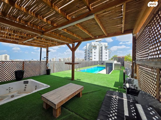 גג/ פנטהאוז, ד' / מערב מרכז העיר, רחובות