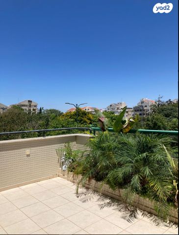 דירה, הלוטוס, קרית הפרחים - 2005, רעננה