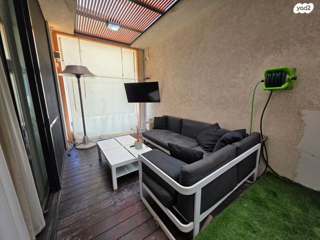 גג/ פנטהאוז, ד' / מערב מרכז העיר, רחובות