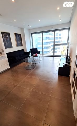 דירה, ניסים אלוני, צמרות איילון, פארק צמרת, תל אביב יפו