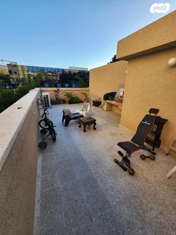 גג/ פנטהאוז, בורוכוב, בורוכוב, גבעתיים