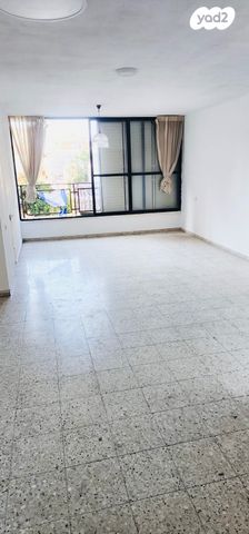 דירה, ד"ר כהן 10, שכונת בן גוריון, מרכז העיר ג', רמת גן