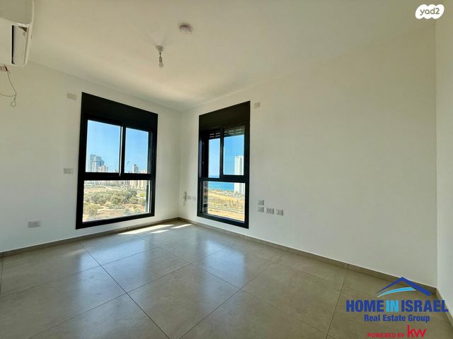 דירה, אמנון ליפקין שחק, נוף הטיילת, נתניה