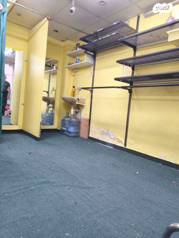 חנויות/ שטח מסחרי