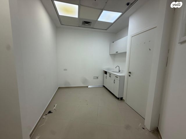 משרדים, יהושע שטמפפר 17, מרכז העיר דרום, נתניה