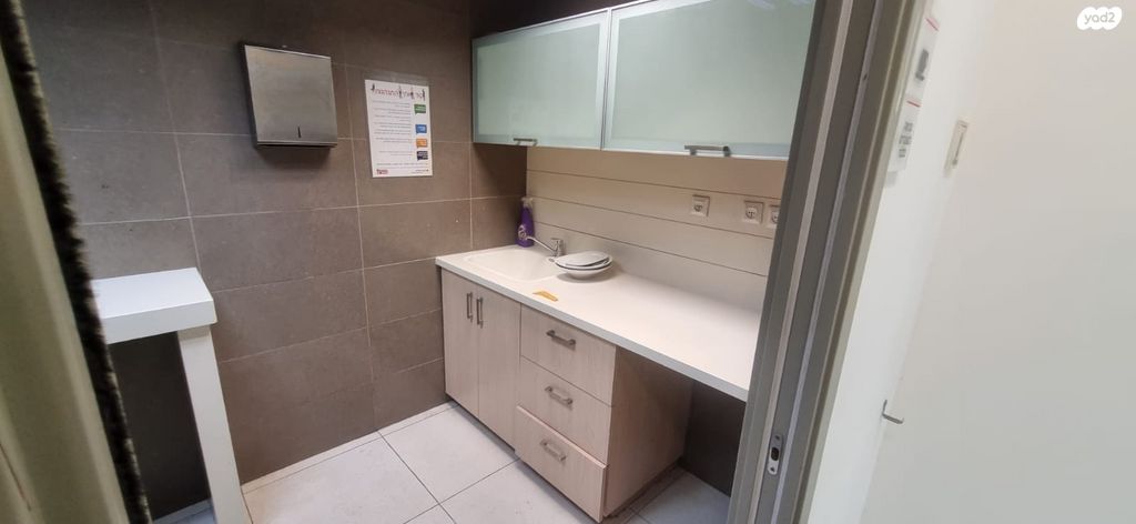 חנויות/ שטח מסחרי, דרך בן גוריון, דרום מערב ותיק, בת ים