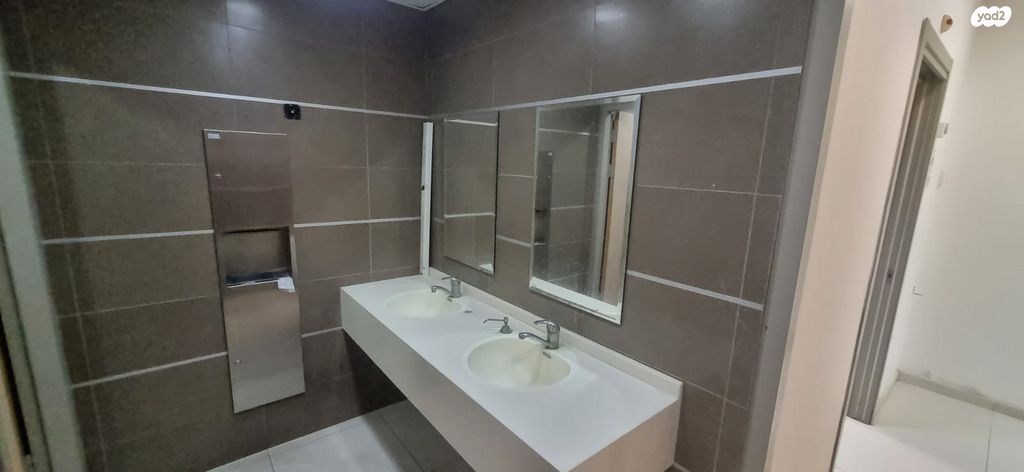 חנויות/ שטח מסחרי, דרך בן גוריון, דרום מערב ותיק, בת ים