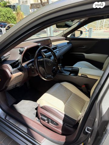 מודעת רכב לקסוס ES