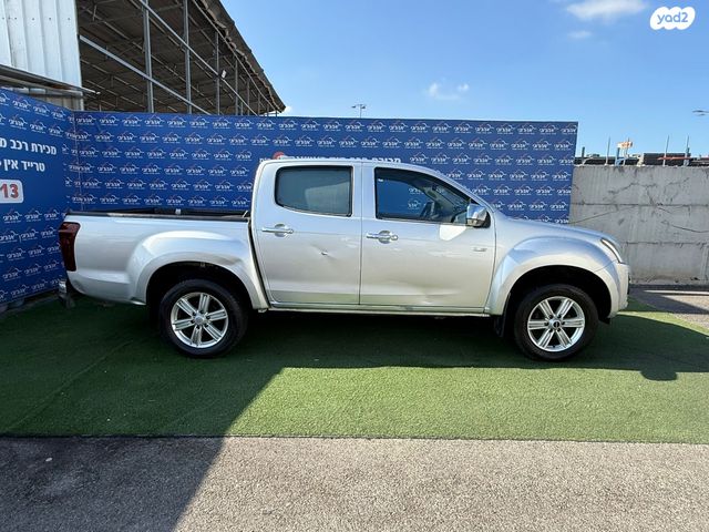 איסוזו די-מקס