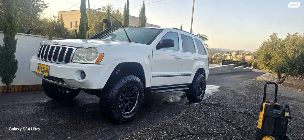 מודעת רכב ג'יפ גרנד צ'ירוקי