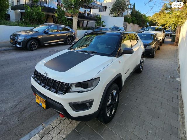 מודעת רכב ג'יפ קומפאס