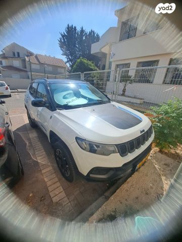 מודעת רכב ג'יפ קומפאס