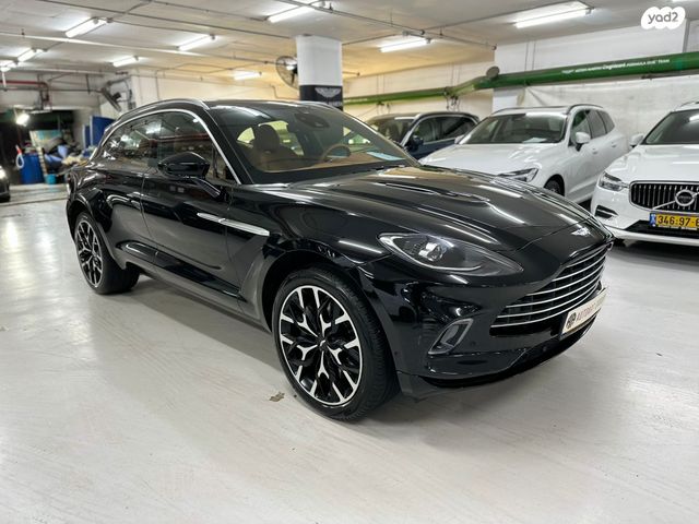 אסטון מרטין DBX