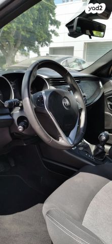 אלפא רומיאו ג'ולייטה