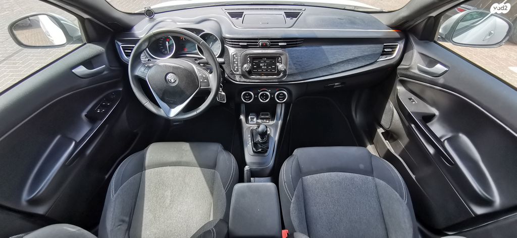 אלפא רומיאו ג'ולייטה