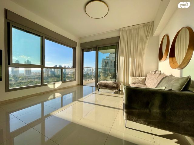 שדרות האגמים 9