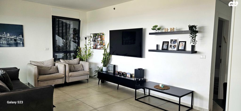 יצחק נבון 19