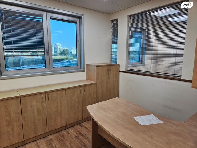 משרדים, התדהר 17, אזור תעשייה קרית אתגרים, רעננה