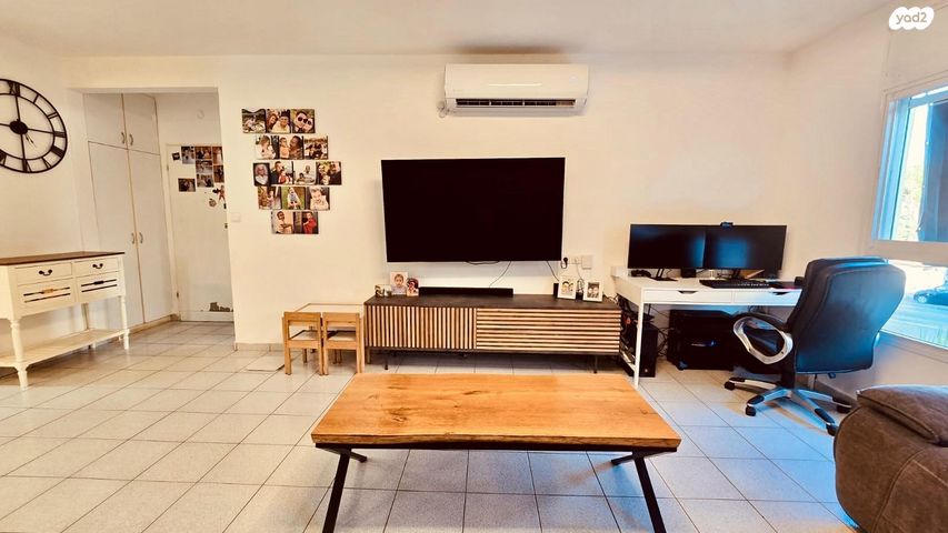 דירה, ה' באייר, נווה אפק, ראש העין