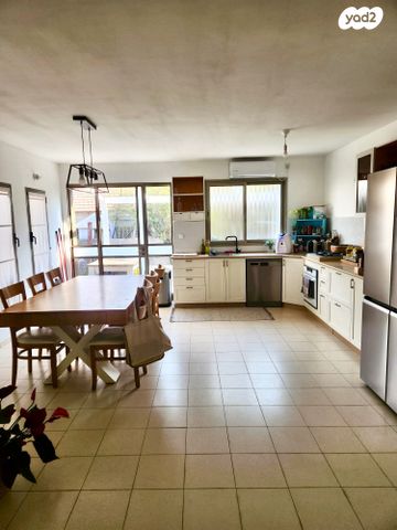 בית פרטי/ קוטג', אחיסמך, אחיסמך