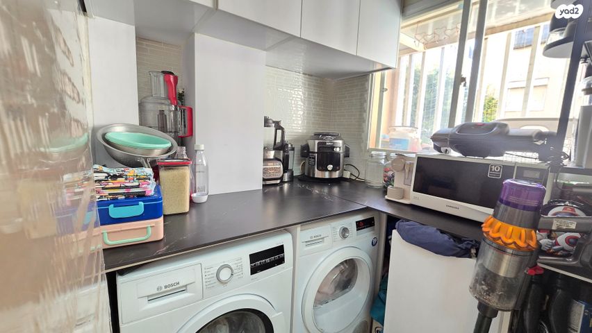 דירה, ה' באייר, נווה אפק, ראש העין