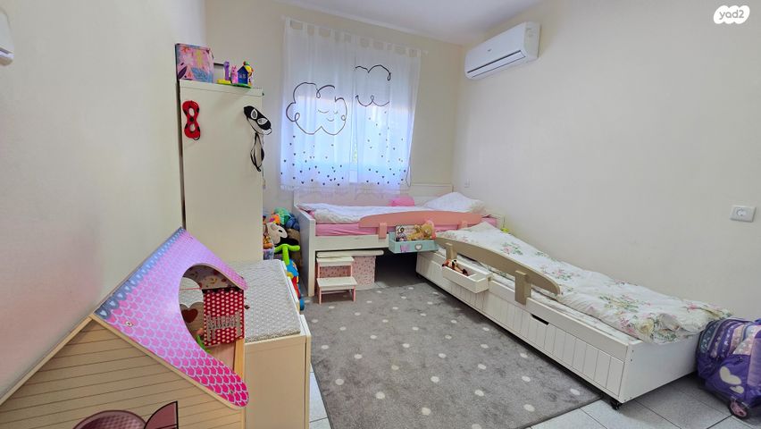 דירה, ה' באייר, נווה אפק, ראש העין