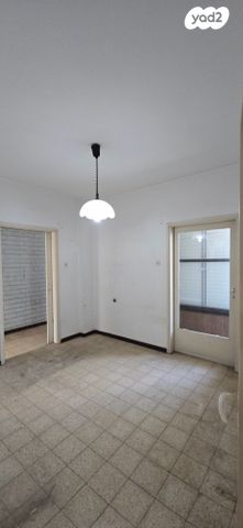 דירה, זאב ז'בוטינסקי 6, אגרובנק, חולון