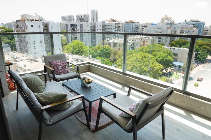 דירה, מרדכי יואל סגל, נעורים, ראשון לציון