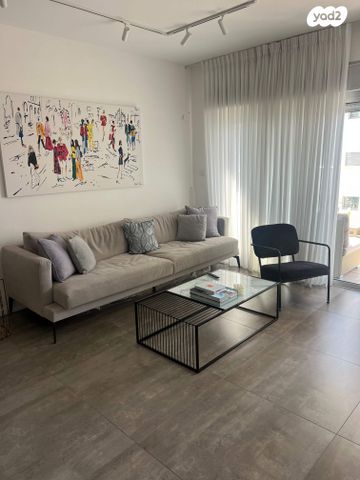 דירה, רחבעם זאבי, גליל ים (מתחם הכוכבים), הרצליה