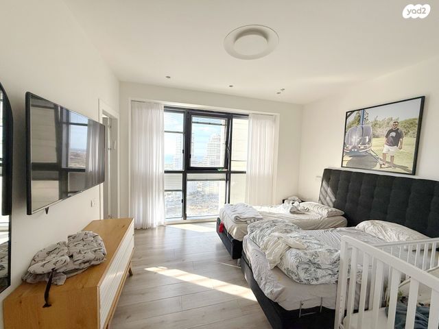 דירה, אריק לביא, נתניה