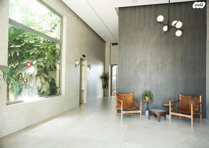 דירה, מרדכי יואל סגל, נעורים, ראשון לציון