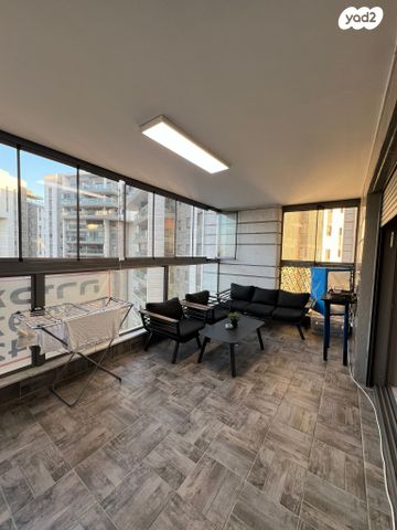 דירה, יוסף אבו, נתיבות מערב, נתיבות