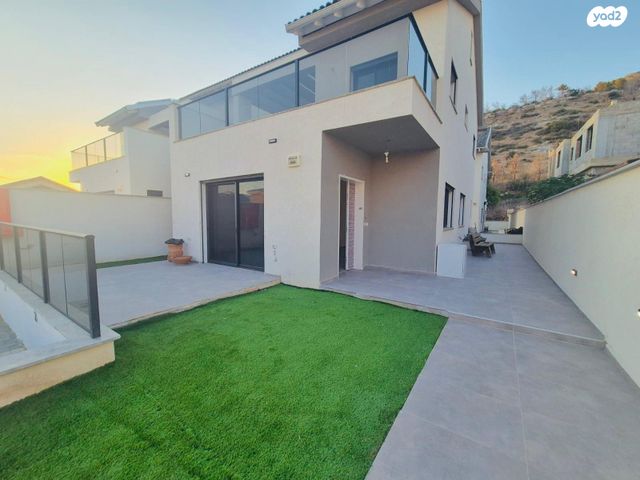 דו משפחתי, חורשת האקליפטוס 103, אדמית / יערית, שלומי