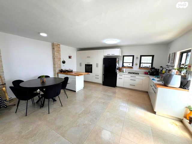 דירת גן, מעוז ציון א', מבשרת ציון