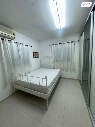 דו משפחתי, העפרוני, קרית עקרון