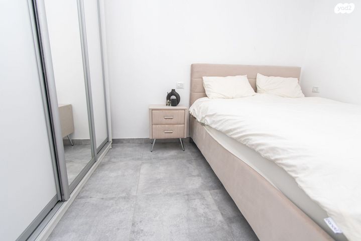 דירה, חיים חורי, אופקים