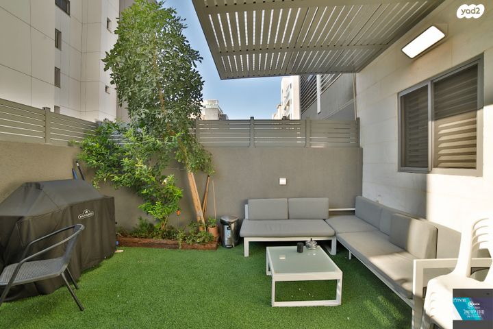 דירת גן, דקר, קרית שרת מערב, חולון