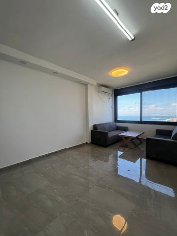 דירה, שדרות אליהו גולומב 17, הדר עליון, חיפה