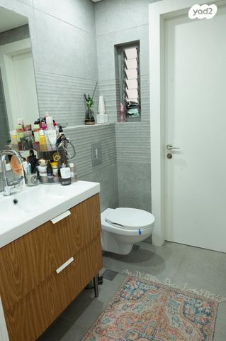 דירה, מרדכי יואל סגל, נעורים, ראשון לציון