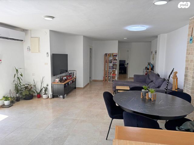 דירת גן, מעוז ציון א', מבשרת ציון