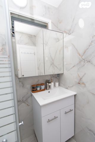 דירה, חיים חורי, אופקים