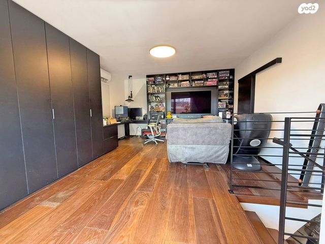 גג/ פנטהאוז, ארלוזורוב, גבעתיים