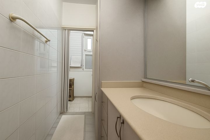 דירה, רמב"ם 58, רמב"ם, ראשון לציון